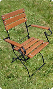 Biergartenstuhl mit Armlehne Landhaus
